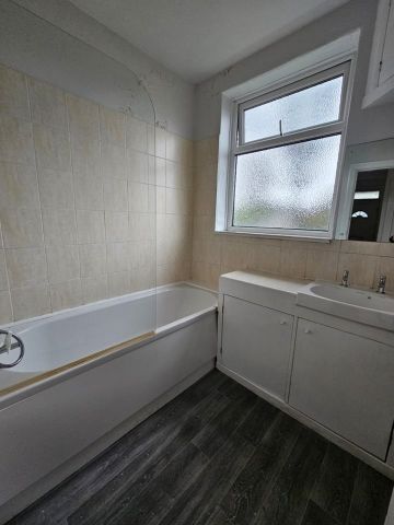 2 Bed Flat, Moorside Road, M7 - Photo 3