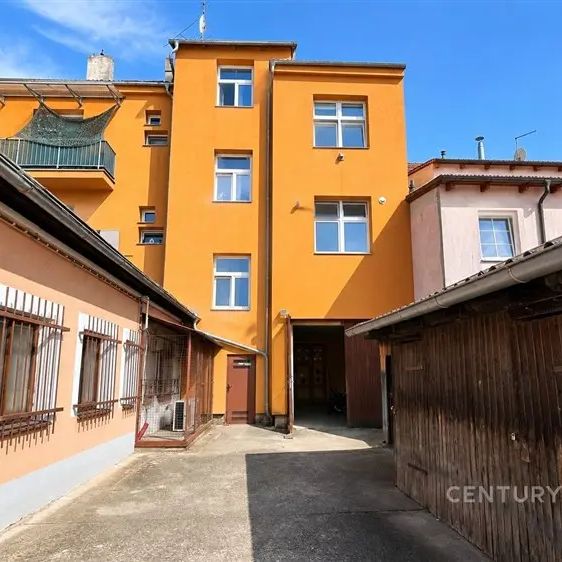 Pronájem krásného slunného bytu 3+1 se zahrádkou v centru Blatné - Photo 1