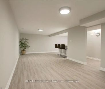 2093 Maplewood Drive #LOWER - Photo 6