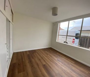 Perfect Location! - Photo 3