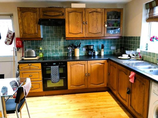1 bedroom in a house share to rent - Photo 1