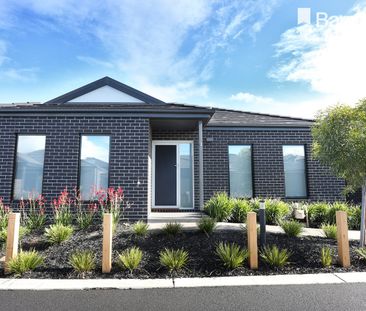 2/8 Faro Street, Point Cook, Vic 3030 - Photo 6