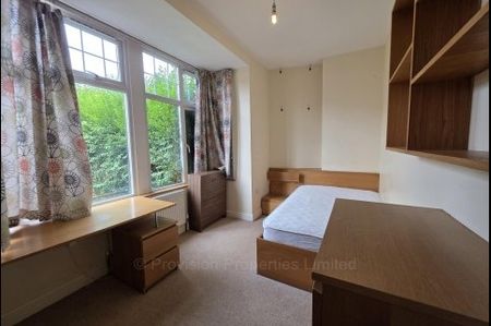 9 Bedroom Houses in Headingley - Photo 2