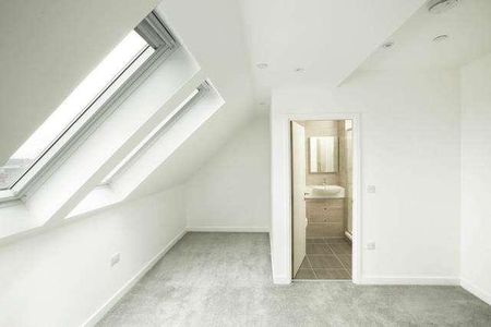 Bracknell, Berkshire, RG12 - Photo 2