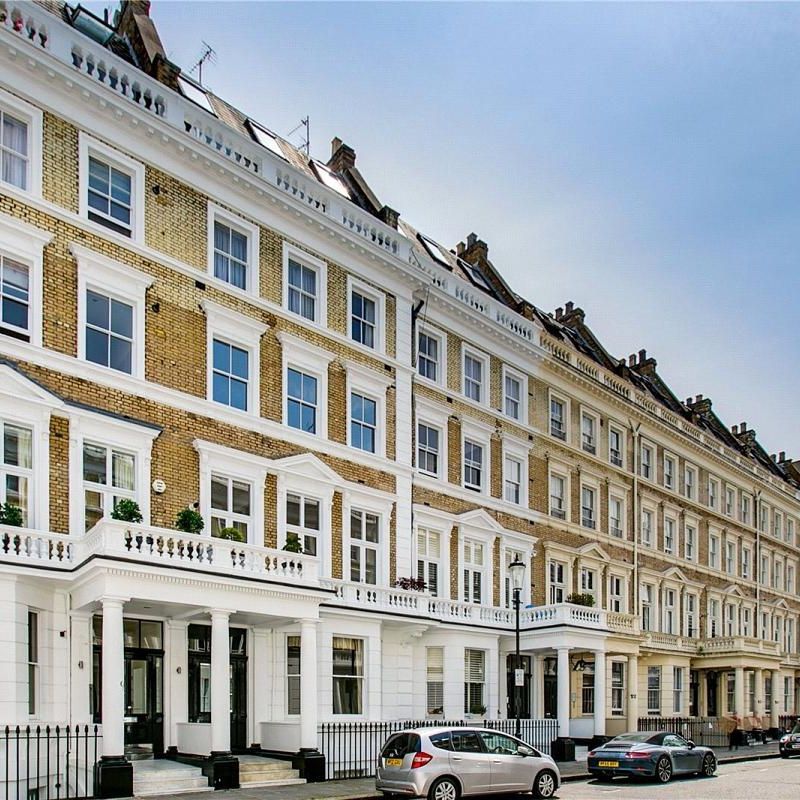 2 bedroom flat in South Kensington - Photo 1