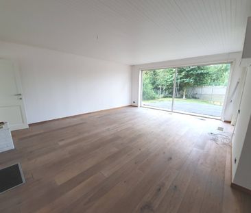 Rustig gelegen 3 slpka-woning met inpandige garage, 2 terrassen en kleine tuin - Photo 1