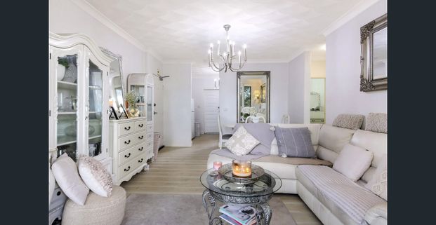 Two Bedroom Apartment In Convenient Location - Photo 1