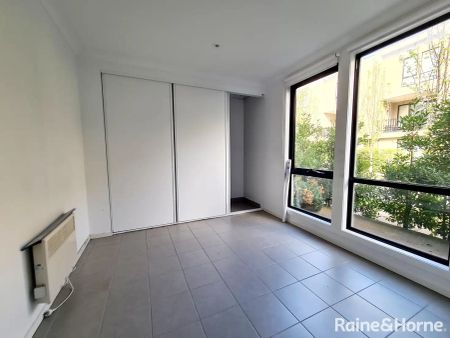 “MODERN LIVING” - Photo 4