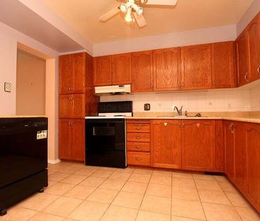 6075 Pineglade Crescent - Photo 1