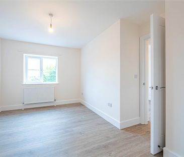 2 bed Upper Floor Flat for rent - Photo 4