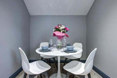 3 bedroom flat to rent - Photo 4