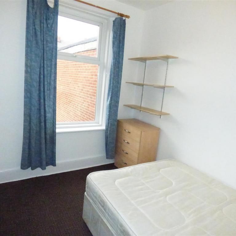 3 bedroom flat to rent - Photo 1
