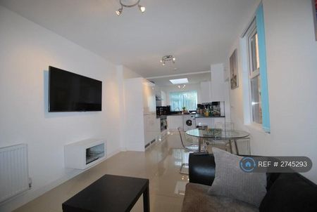 1 bedroom in a house share to rent - Photo 3