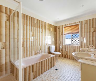 21 Conifer Crescent, Broadbeach Waters QLD 4218 - House For Rent | ... - Photo 2