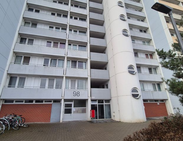 2-Zimmer-Wohnung in einem Mehrfamilienhaus (nur mit vorliegendem Wohnberechtigungsschein für mind.2 Personen) zu vermieten - Foto 1