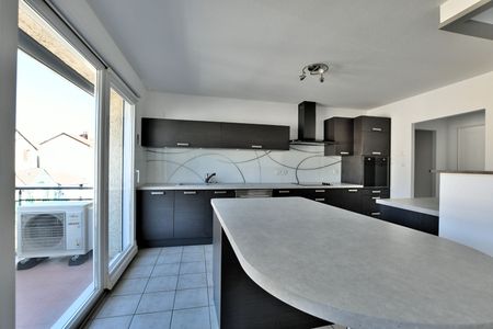 Location Appartement 6 pièces 136m² GOLBEY 88190 - Photo 4