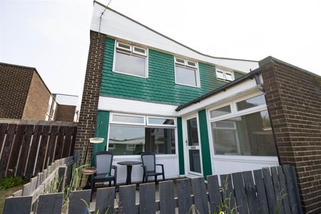 3 Bedroom House - End Terrace - Photo 2