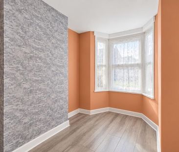 2 bedroom end of terrace house to rent - Photo 3