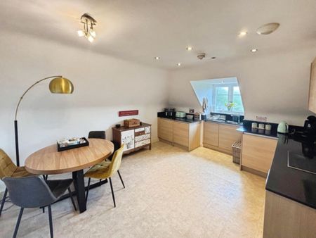 2 bedroom Flat To Let Total Size: 1329 SQ FT - Photo 2