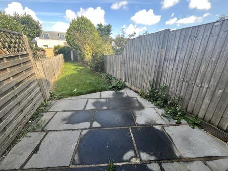 2 bedroom terraced house to rent - Photo 2