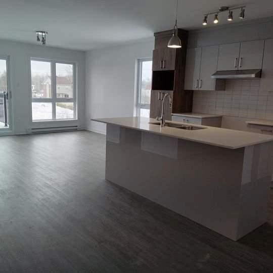 2 CH - 1 SDB - Laval - $2,150 /mo - Photo 1