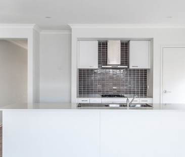 Perfect 4-Bedroom Family Home with Unbeatable Location! - Photo 5