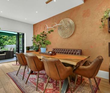 Beautifully presented home within striking distance of both Weybrid... - Photo 3