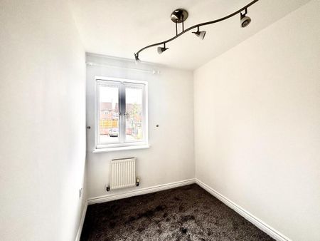 3 bedroom end of terrace house to rent - Photo 3