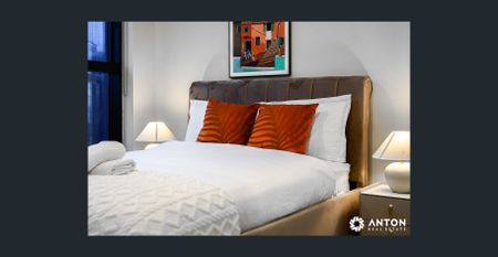 Newly Renovated & Fully Furnished Two-Bedroom Apartment 3 month lease available - Photo 3