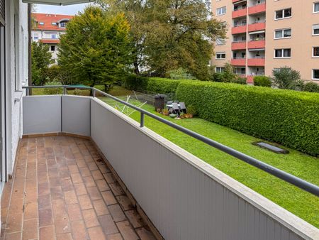 Bereits bezugsfrei – frisch renovierte 3-Zi-Wohnung mit zwei Balkonen in ruhiger Wohnlage Rosenheims! - Photo 5