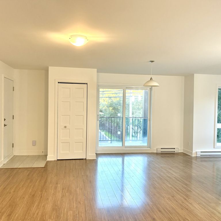 4 1/2 Appartement Bois-Des-Filion - Photo 1