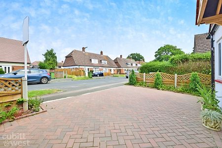 3 bedroom semi-detached bungalow to rent - Photo 2