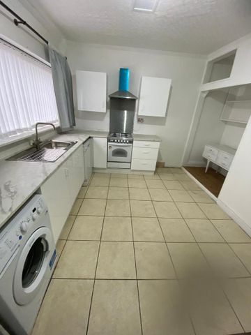 2 bedroom terraced house to rent - Photo 4