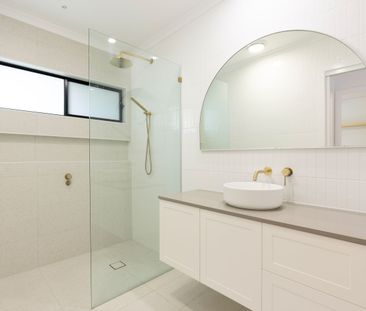 Luxury Living - Photo 6