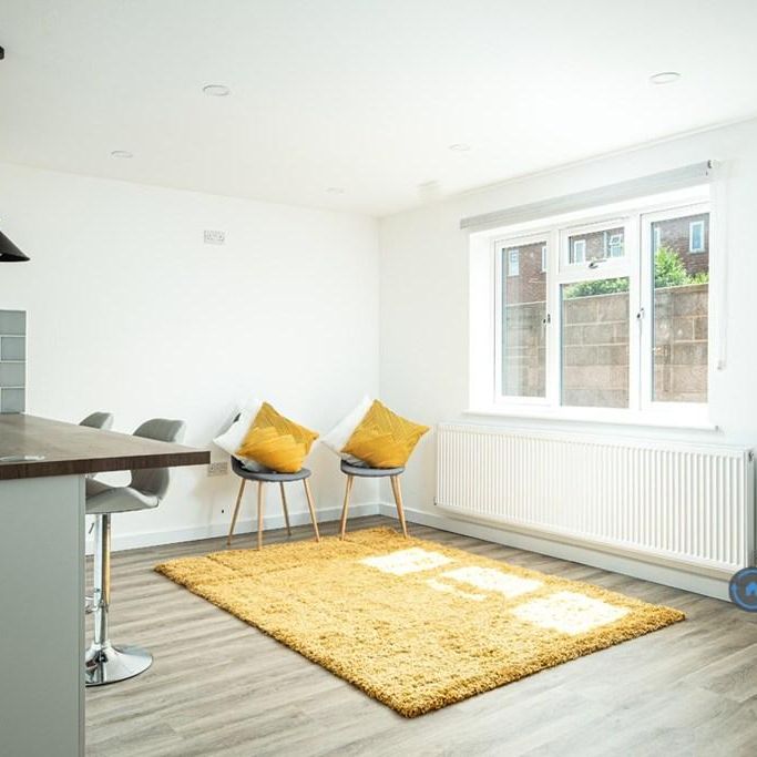1 bedroom in a house share to rent - Photo 1