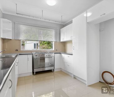 79 Baronia Crescent, Holloways Beach - Photo 6