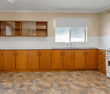 Neat Two Bedroom Unit - Photo 4