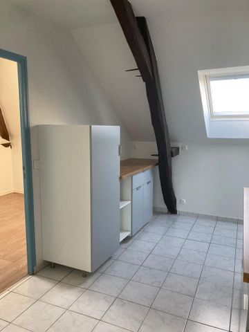 Location Appartement 4 pièces 65m² SABLE SUR SARTHE 72300 - Photo 2