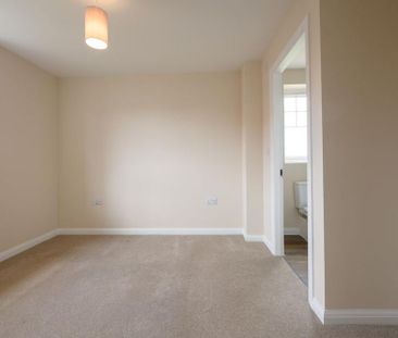 4 bedroom detached house to rent - Photo 4