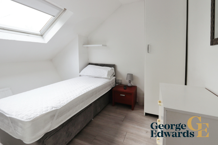 1 bedroom in a house share to rent - Photo 3