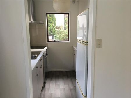 ELLERSLIE - 3 brm Townhouse - Great Locations - Photo 5