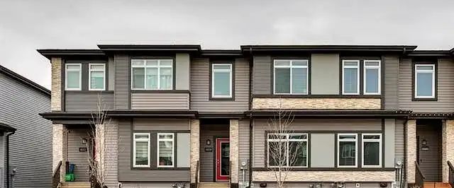 IMMACULATE 3-BEDROOM TOWNHOUSE | 1,500 SQ. FT. | DOUBLE GARAGE + FULL BASEMENT — 3 Bedrooms Townhouse - Photo 1
