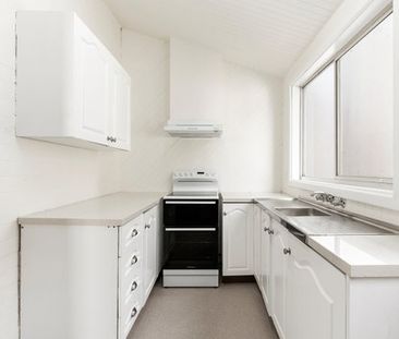 STYLISH ART DECO APARTMENT WITH PRIVATE SPACIOUS COURTYARD - Photo 1