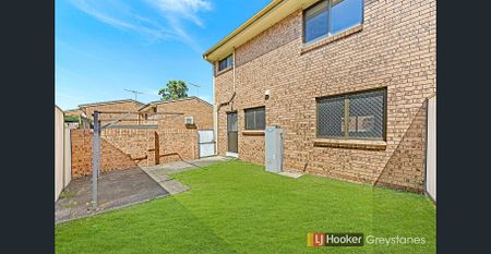 THREE BEDROOM TOWNHOUSE - Photo 5