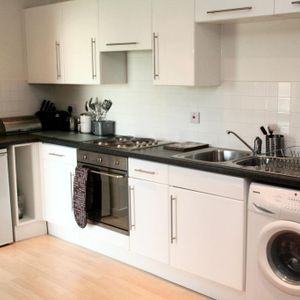2 bedroom apartment to rent - Photo 2