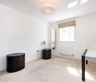 Wellesbourne Crescent, High Wycombe, HP13 - Photo 4