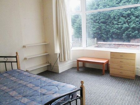 1 bedroom in a flat share to rent - Photo 2
