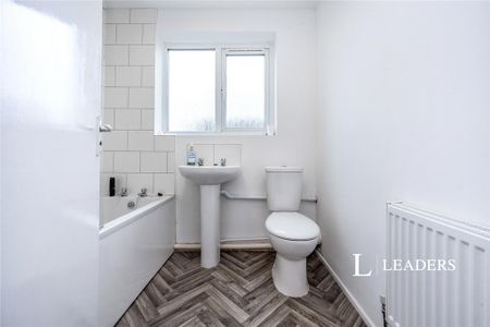 2 bedroom semi-detached house to rent - Photo 5