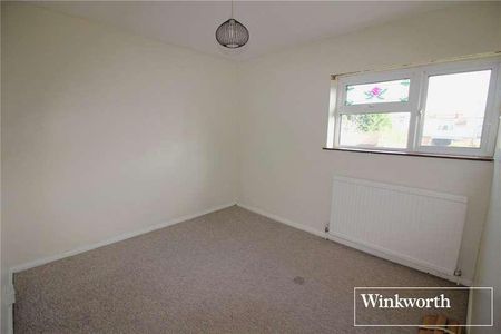 Buckingham Road, Borehamwood, Hertfordshire, WD6 - Photo 3