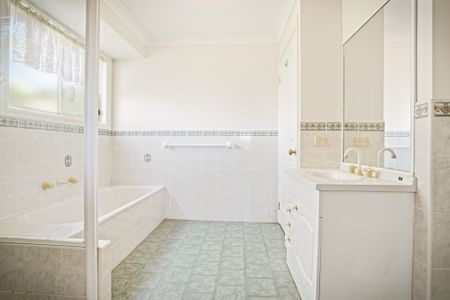 Modern & Comfortable 3-Bedroom Townhouse in Green Valley! - Photo 5